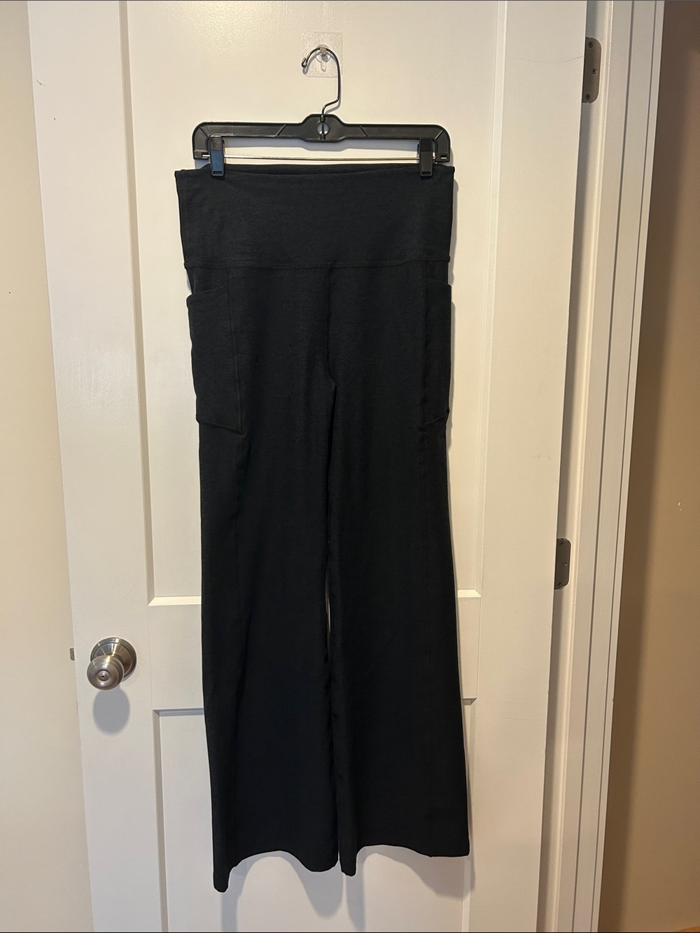 Beyond Yoga Black Wide-Leg Pocket Pants never been worn. Long